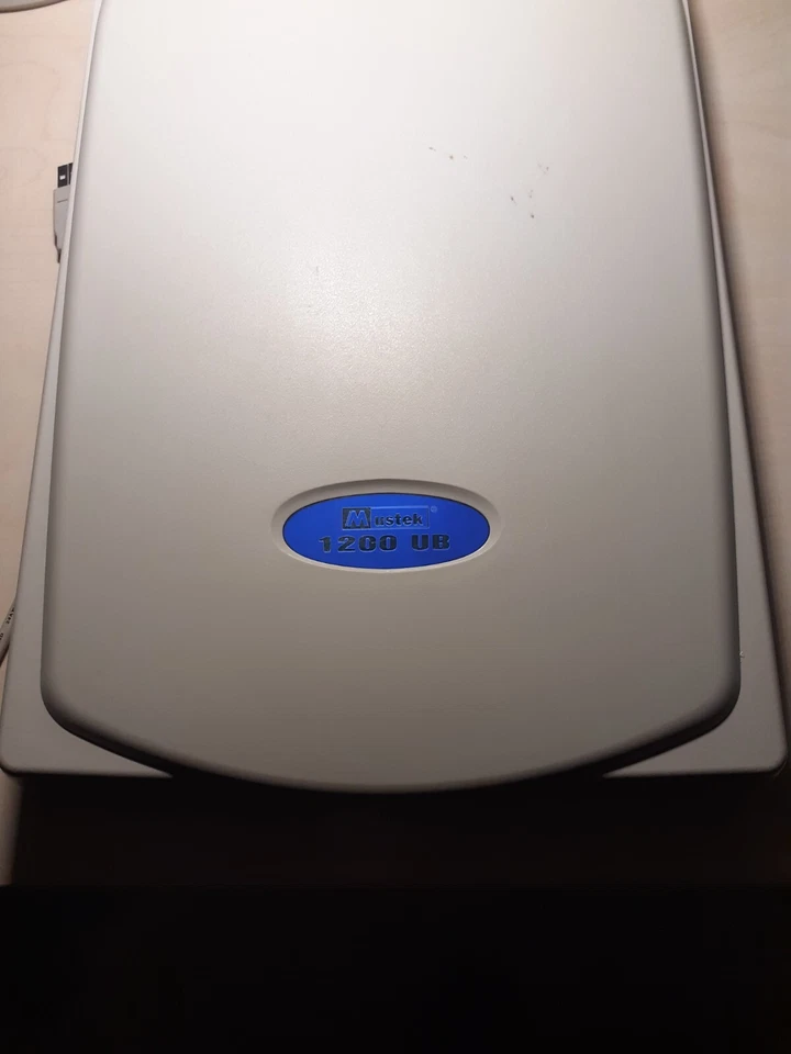 Scanner Mustek 1200 UB - con CD d'installazione - Immagine 2 di 4