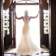 Elegant wedding gown - specialist wedding gown
