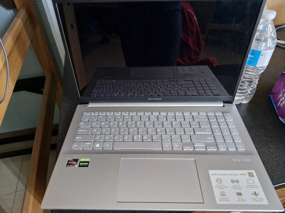 Portátil para juegos Asus Vivo Book Pro 15 Oled M3500q Foto 3 de 3