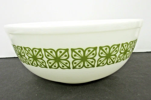 VINTAGE 404 4 qt PYREX ROUND  GREEN  FLOWERS BOWL SLIGHT DECAL WEAR