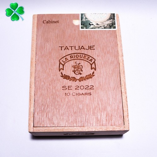 Caja de cigarros de madera vacía Tatuaje La Riqueza SE 2022 6,25" x 4,75" x 2" - Imagen 10 de 11