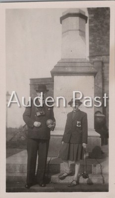 Vintage 1930er Snapshot Foto Mann Junge Kameras Denkmal Velox Druck 6,3x11cm