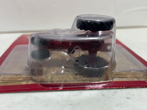 Farmall M Tractor w Farmer Driver 75 Anniversary NIP 1/64 Scale by Ertl - Picture 6 of 12