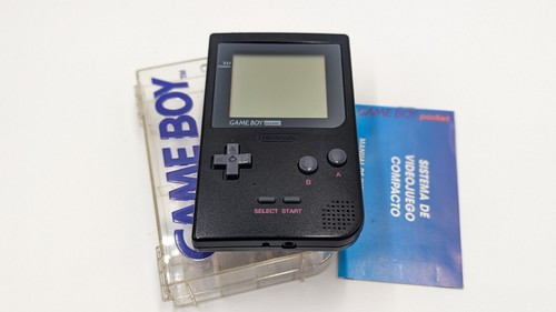 Nintendo Game Boy Pocket Handheld Black Console System w/ Hard Case - EXCELLENT - Picture 2 of 9