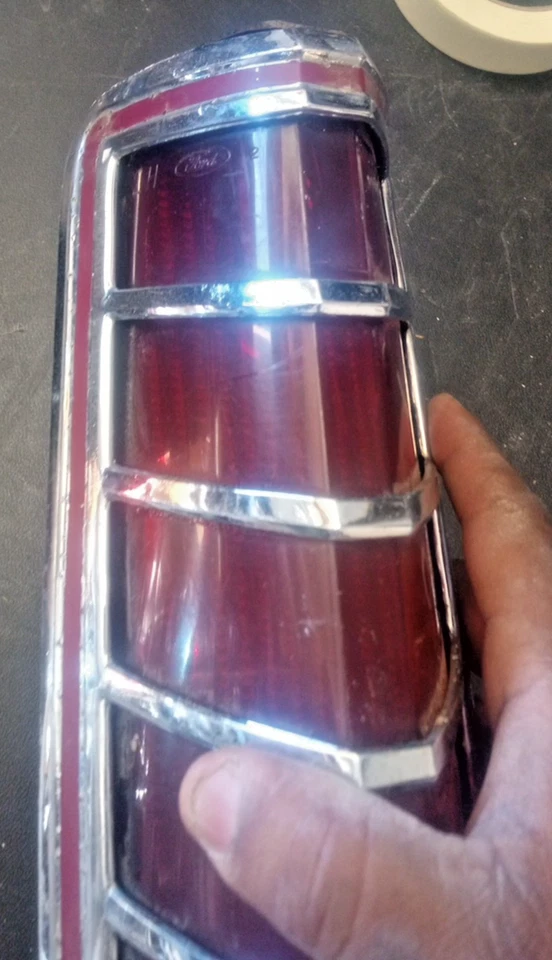 Conjunto de luz trasera Lincoln Mark V 1977-79 OEM - LH LOC-143DG Foto 2 de 4