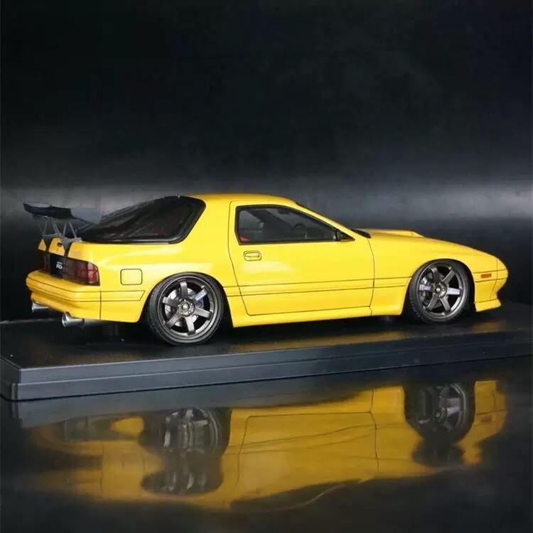Mazda RX-7 イエロー 1/18 Ignition Model s-l1200.jpg