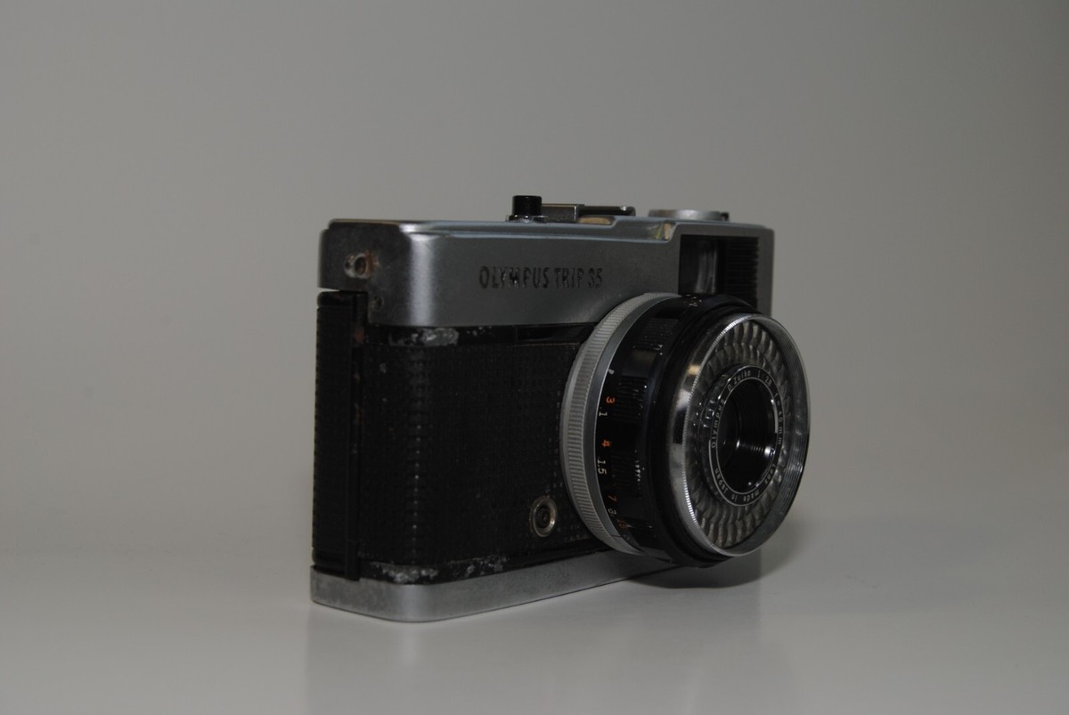 OLYMPUS TRIP 35 Point & Shoot Film Camera w/ D.Zuiko 40mm f