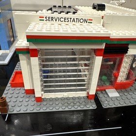 LEGO Creator Expert Town Plan 10184 95% Complete w/ 1 Instruction Book; Minifigs