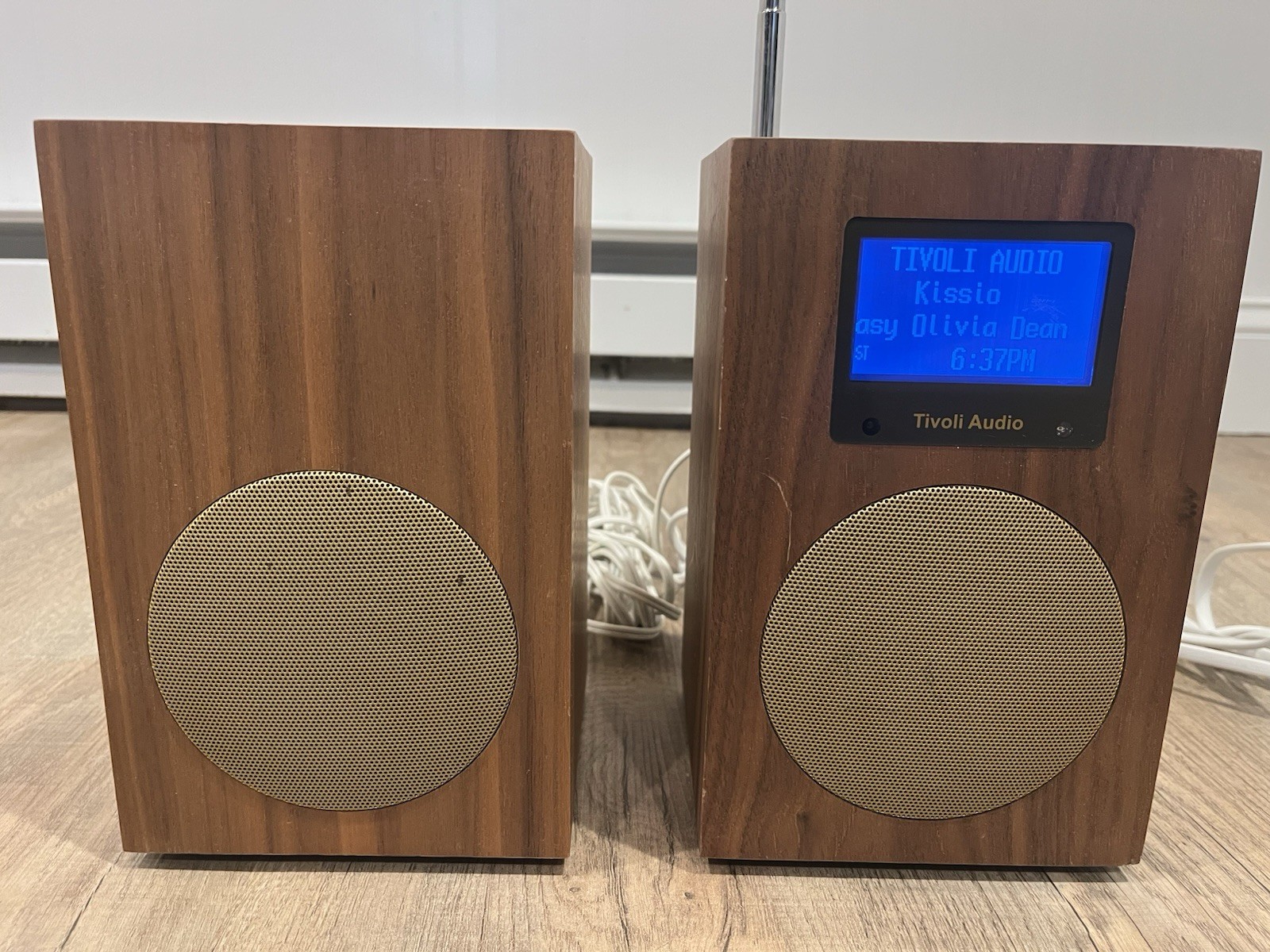 Tivoli Audio NetWorks WiFi Internet/FM Radio Stereo in Cherry w/External Speaker