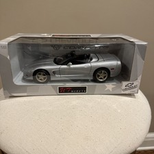 UT Models Chevrolet Corvette Spider Open 1998 1:18 21007
