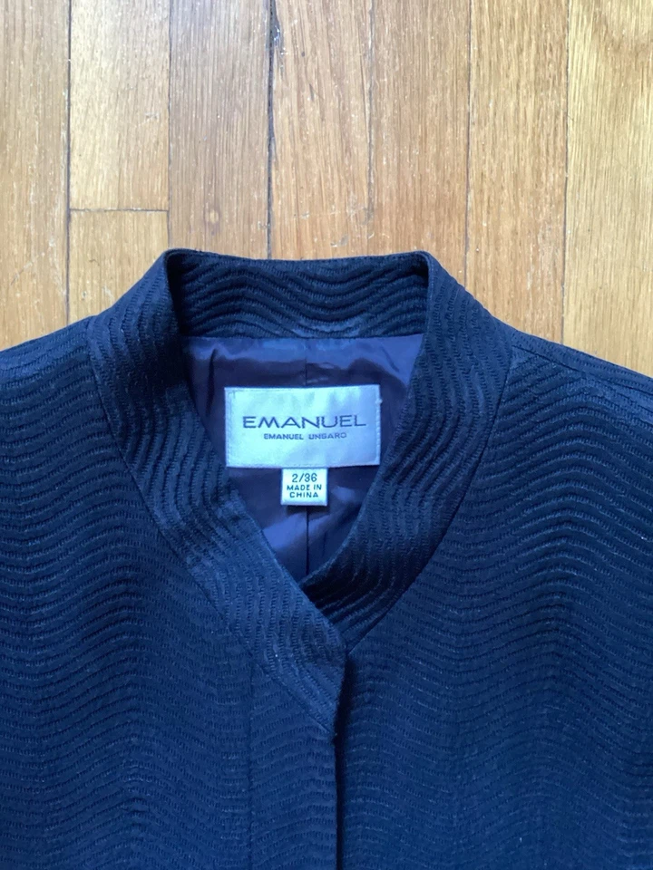 Blazer Luxe Emanuel Ungaro Damas Talla 2 Negro Texturizado/Sólido 5 Btn, Mezcla de Algodón Foto 2 de 3