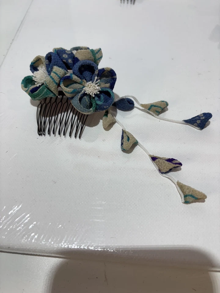 Pente de cabelo japonês Kanzashi flor na cor rosa, azul e roxo - Imagem 4 de 4