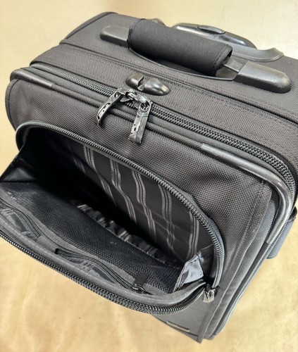 Kirkland Signature Black 22” Upright Expandable Wheeled Carry On Suitcase 515223 - Picture 5 of 13