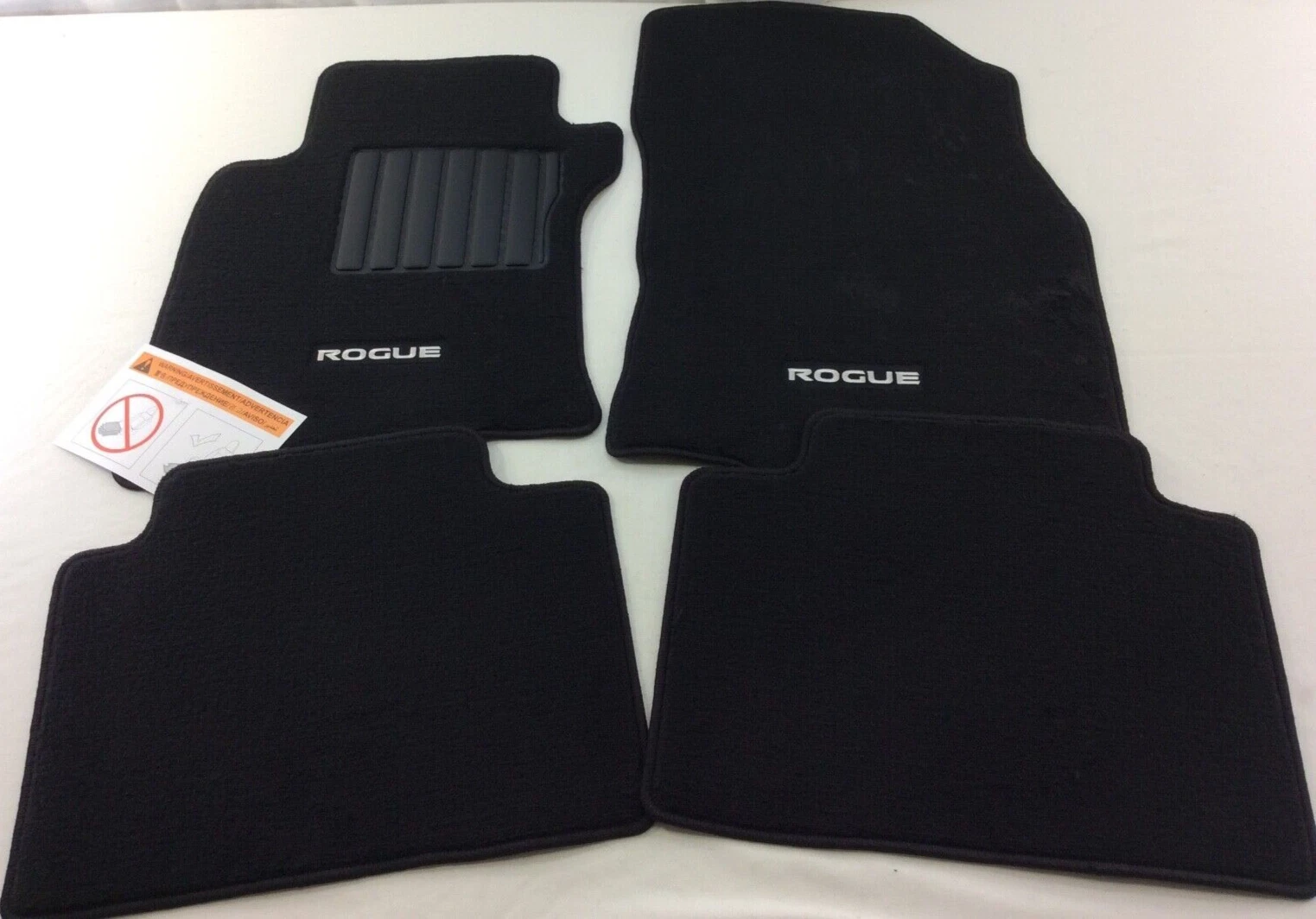 Alfombrillas de piso de alfombra para Nissan (P/N 999E2-G2000)