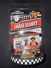 Chase Elliott Hooters 9 - Lionel 1/64 Nascar Authentics Diecast 2024 Wave RW03