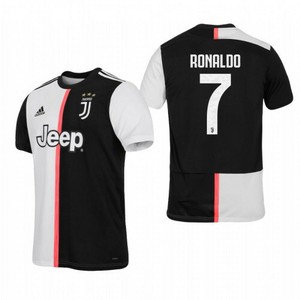 ronaldo in juventus shirt