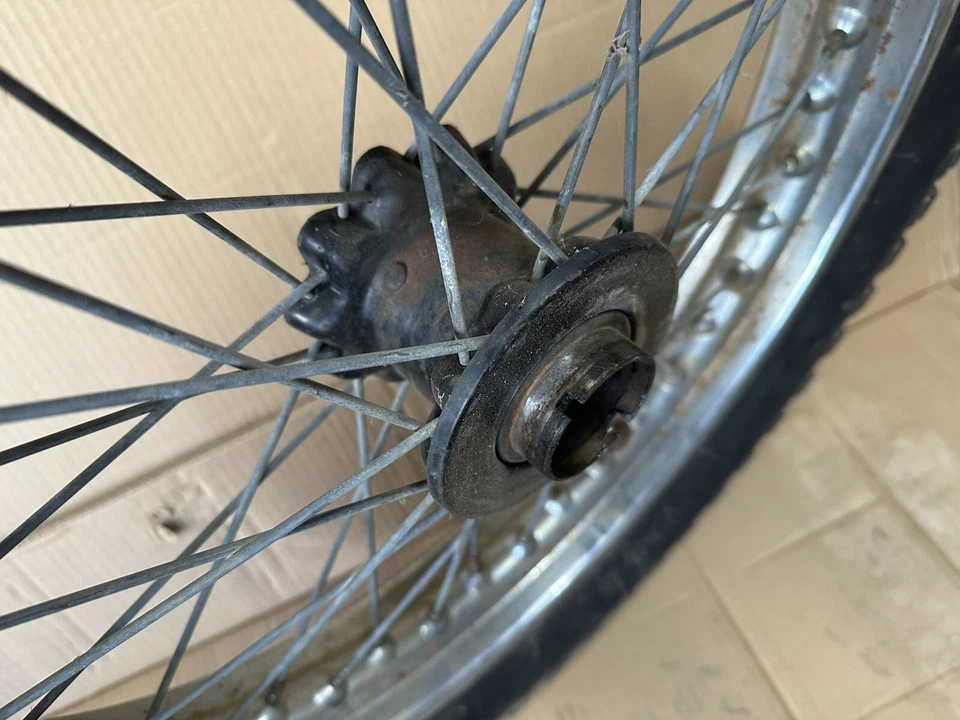 Conjunto de rueda trasera de cambio rápido 70 Triumph TR25W Trophy 18” OE TR25 BSA B25-22 Foto 3 de 4