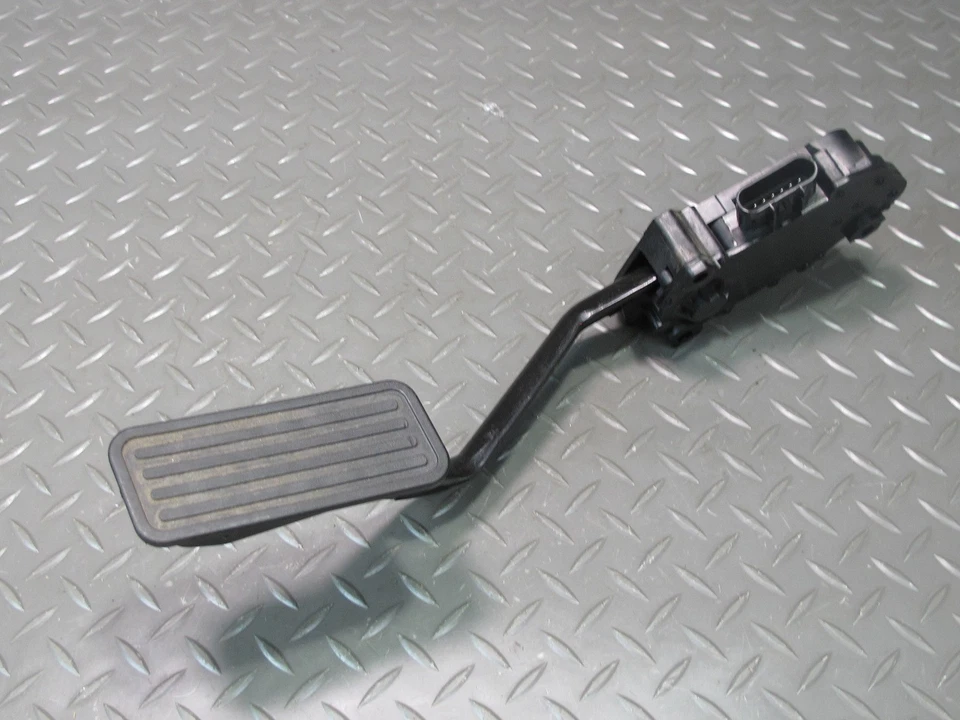 03-06 CHEVROLET SSR A/T ACCELERATOR GAS PEDAL 15187573 OEM - Image 4 of 4