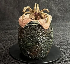 XENOMORPH EGG w/FACE HUGGER • 2.5" OPEN EGG • NECA ALIENS FIGURE ACCESSORIES