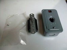 NEW CUTLER HAMMER TOGGLE SWITCH AND ENCLOSURE 9115H88