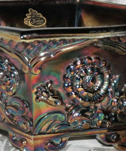 FENTON AMETHYST PURPLE CARNIVAL GLASS - 6 Footed Octagon Floral Bowl - 第 2/12 張圖片