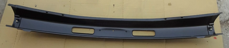 Parachoques delantero negro para Ford Courier Mazda B1600 B2000 Pick up modelo UTE 1986-94 Foto 3 de 3