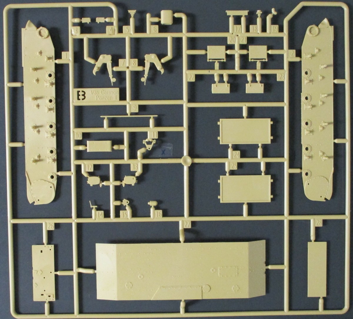 Academy 1/35 WWII German Panzer II Ausf F Tank North Africa