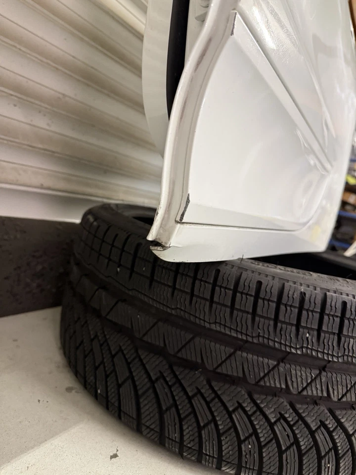 Porsche Macan GTS door rear left door left door 95B833311A 95b 2014 - Image 2 of 4