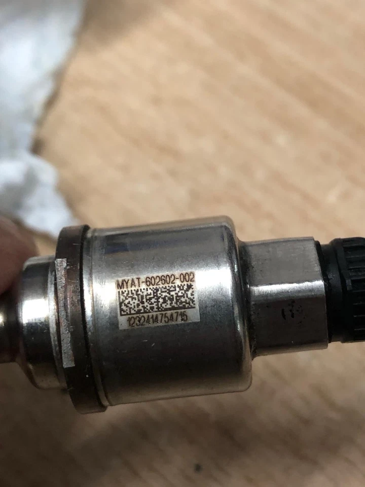 Vauxhall Insignia Glow Plugs with Pressure Sensors Gm55579436 X4 2.0CDTI Single - Image 2 of 4