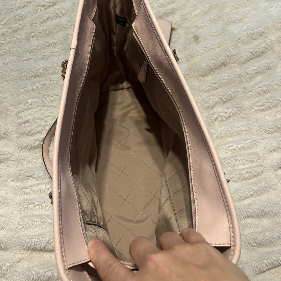 Impressionante Michael Kors, Pedal Rosa E Cinza Branco e Dourado Bolsa Corrente e Carteira! - Imagem 4 de 4