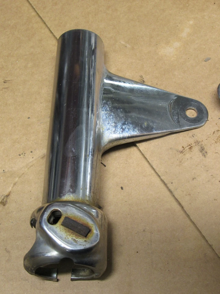 1979 年本田金翼 GL1000 车头灯外壳底座 — 第 2/4 张图片