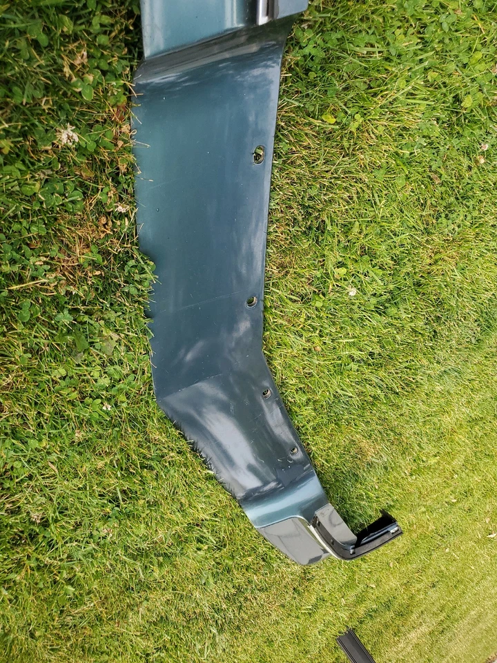 93 94 95 96 Cadillac Fleetwood Brougham parachoques delantero relleno plástico 1995 1996 Foto 2 de 4