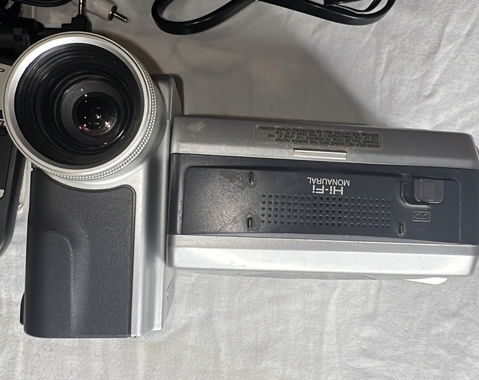 Sharp VLA110 LCD Viewcam 8 Video Camera With AC Adapter, AV Cables