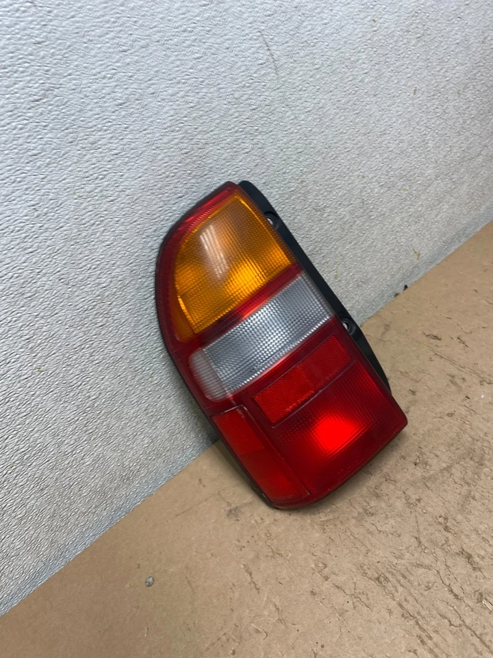 Luz trasera lateral izquierda conductor Suzuki XL-7 Vitara 1999 a 2003 OEM S4346 DW Foto 3 de 4