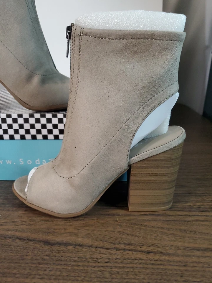 SODA Open Toe Wedge Booties Heel Beige Soft Suede Front Zip Women's Size 5.5 - Image 3 of 4