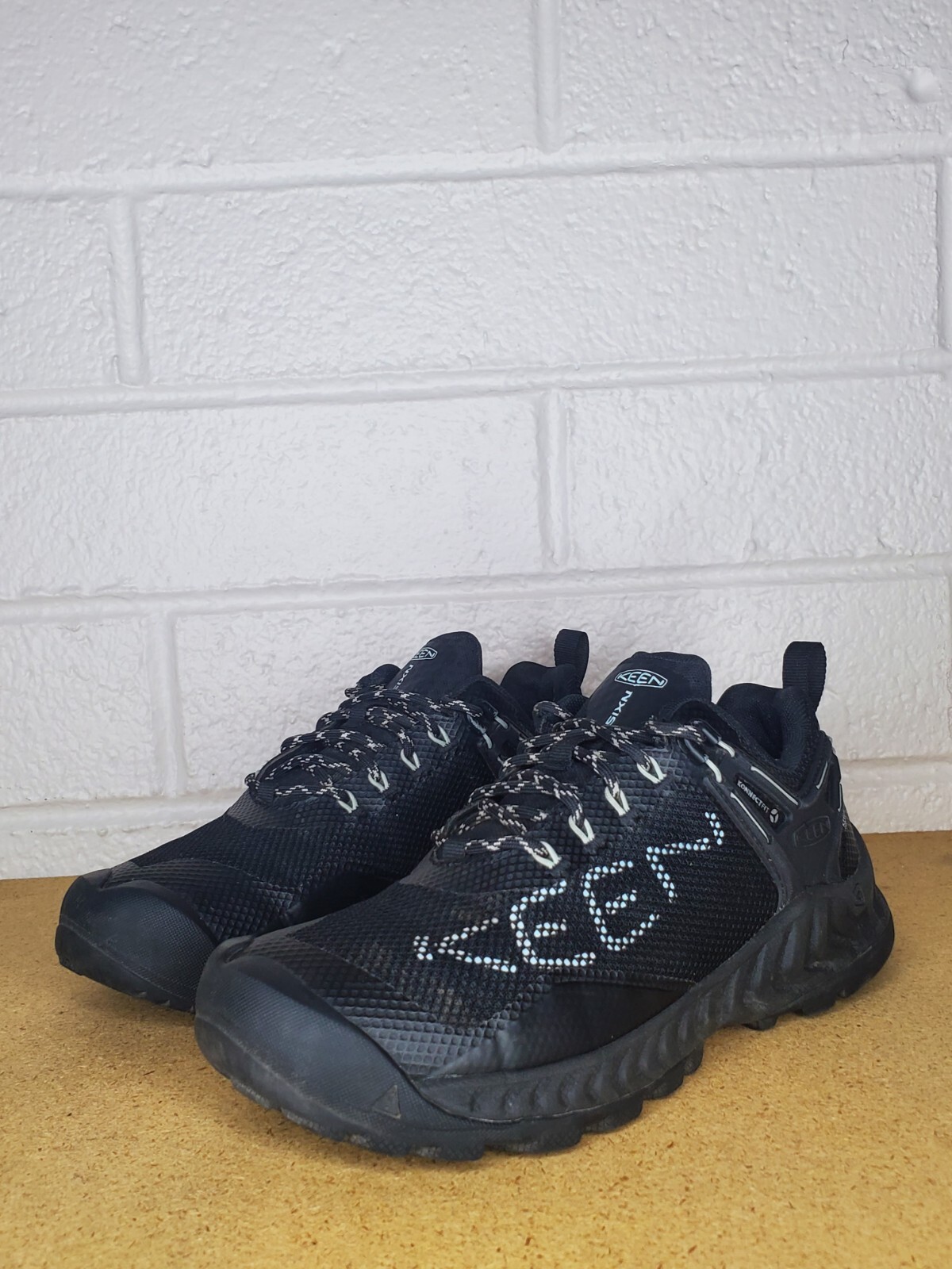 Scarpe da trekking nere Keen Nxis Evo basse impermeabili da donna taglia 7