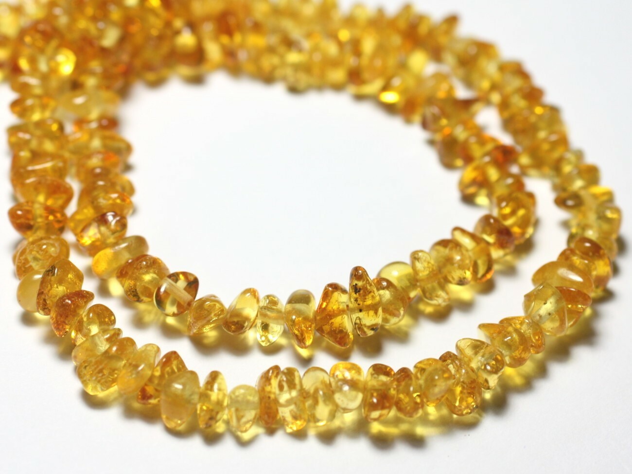 Perles de pierre ambre naturelle jaune pour composer vos bijoux bohèmes et colliers d'été ensoleillés