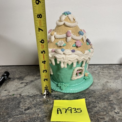 "Huevo de Pascua verde iluminado de 8,5"" Cupcake pan de jengibre pollito cabaña Valerie Parr Hill" - Imagen 14 de 14