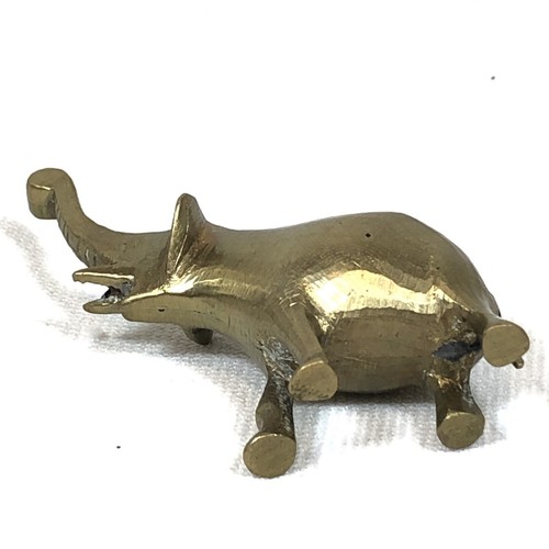 Estatua de elefante de latón vintage de 2" baúl buena suerte pisapapeles - Imagen 7 de 9