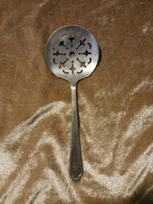 Antique Wm Rogers Mfg. Co. - Original Rogers - Laurel - Tomato Server