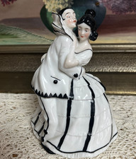 Art-D&eacute;co Porzellan-Schmuckdose &ndash; Pierrot & Dame, ca. 1925&ndash;1935, Th&uuml;ringen