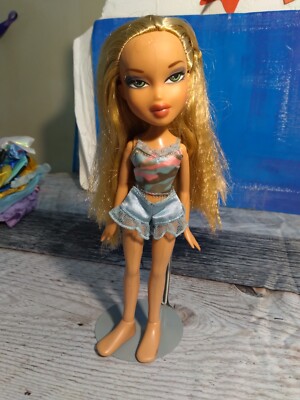 Bratz Doll Cloe from Nighty Nite Collection 2004  NO STAND