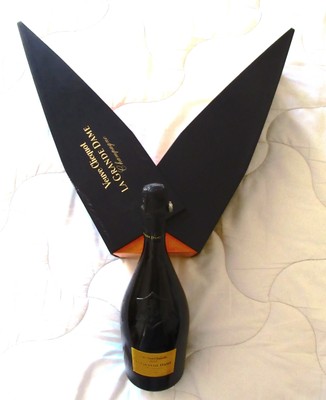 VEUVE CLICQUOT LA GRANDE DAME BRUT 1996 CHAMPAGNE Advertising EMPTY Bottle & Box