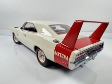 Danbury Mint 1969 Dodge Daytona 1/24 Scale Diecast Collectible Rare Car 1:24