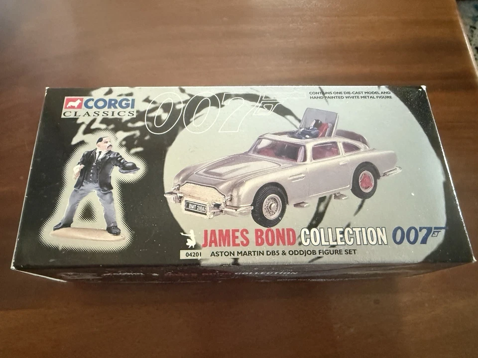 Corgi 1/43 Scale 04201 James Bond 007 Aston Martin DB5 & Oddjob Figure Set - Image 3 of 4