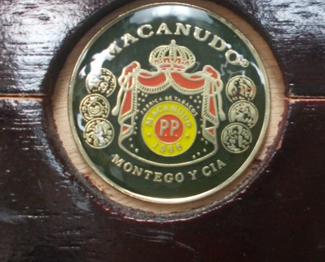 12 CIGAR BANDS & BOX - Macanudo Vintage Maduro - METAL BANDS - 1997