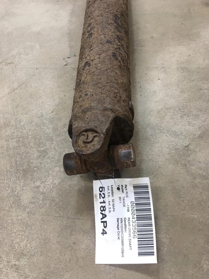11 CHEVY TAHOE Rear Drive Shaft 4x4 5.3l - Imagem 3 de 3