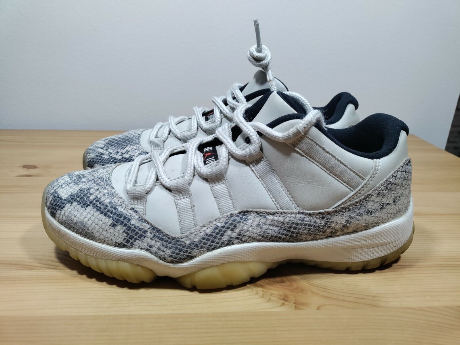 Jordan 11 low “snakeskin”Offwhite