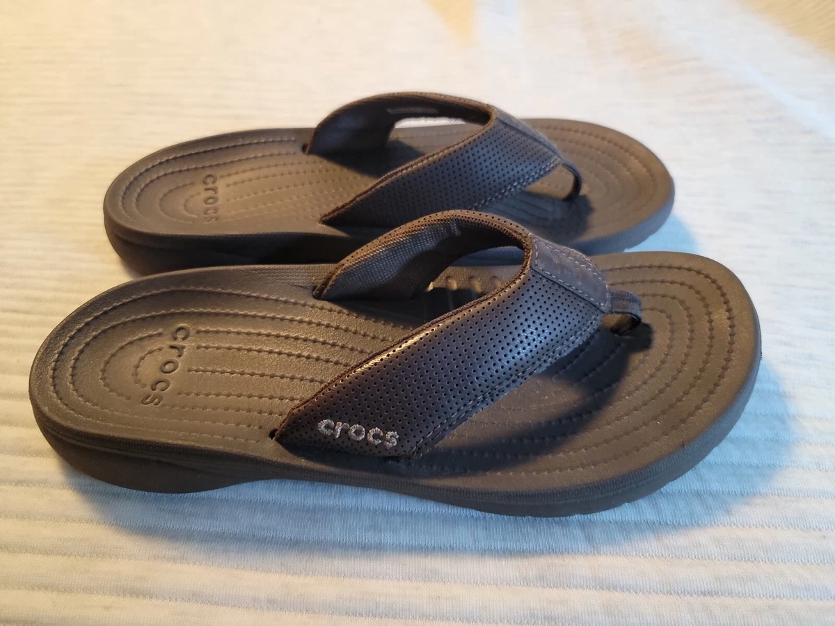 Crocs men's hotsell bogota flips