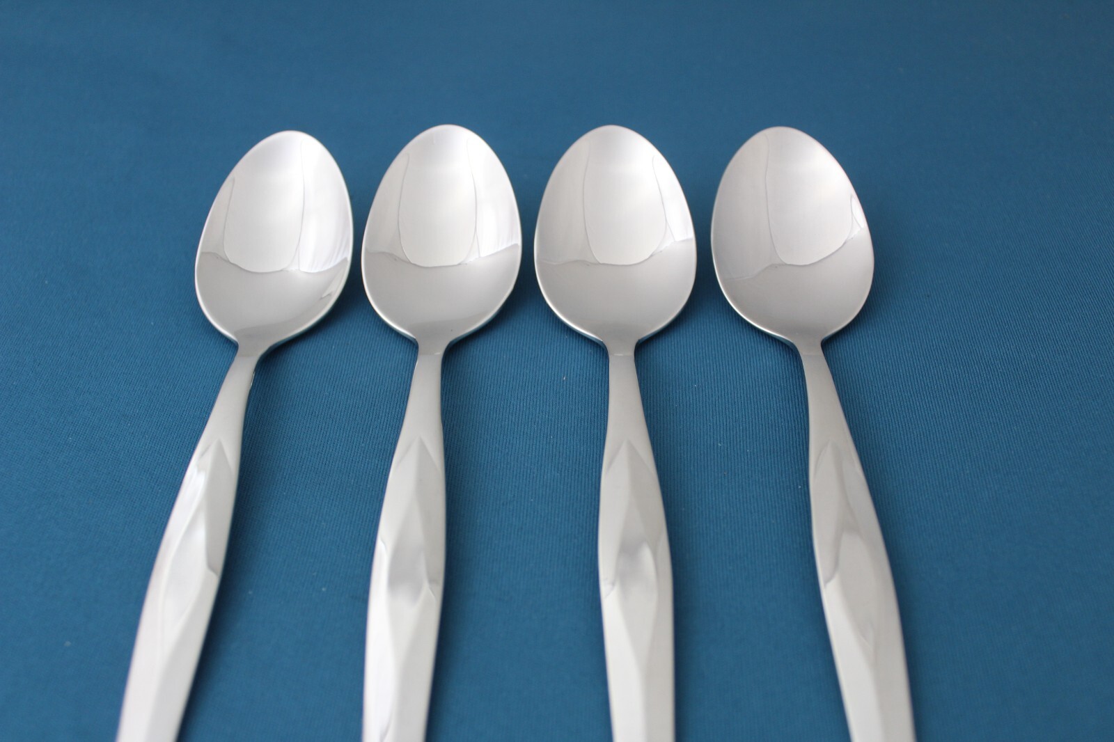 4 Place Oval Soup Spoons Cutco CUE2 18/10 Stainless USA NEW 7 1/2"